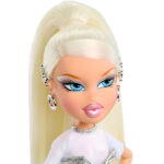Bratz Charmz Cloe - Fashion Doll with Collectible Charm Bracelet - Image 5