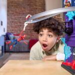 Spider-Man Venom Versus Web Slinging City Playset - Image 4