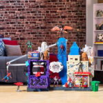Spider-Man Venom Versus Web Slinging City Playset - Image 5