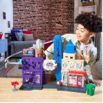 Spider-Man Venom Versus Web Slinging City Playset - Image 6
