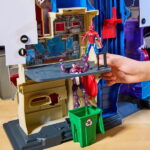 Spider-Man Venom Versus Web Slinging City Playset - Image 7