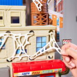Spider-Man Venom Versus Web Slinging City Playset - Image 10