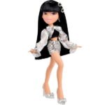 Bratz Charmz Jade - Fashion Doll with Collectible Charm Bracelet - Image 4